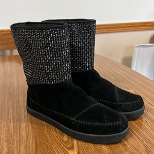 Sketchers Suede Cold Weather Boots. Bobs style